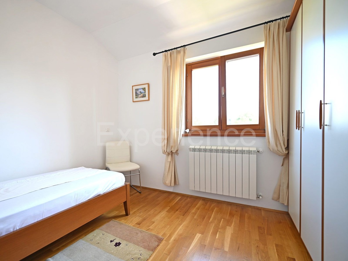 Villa con piscina - un connubio di stile e comfort vicino a Parenzo