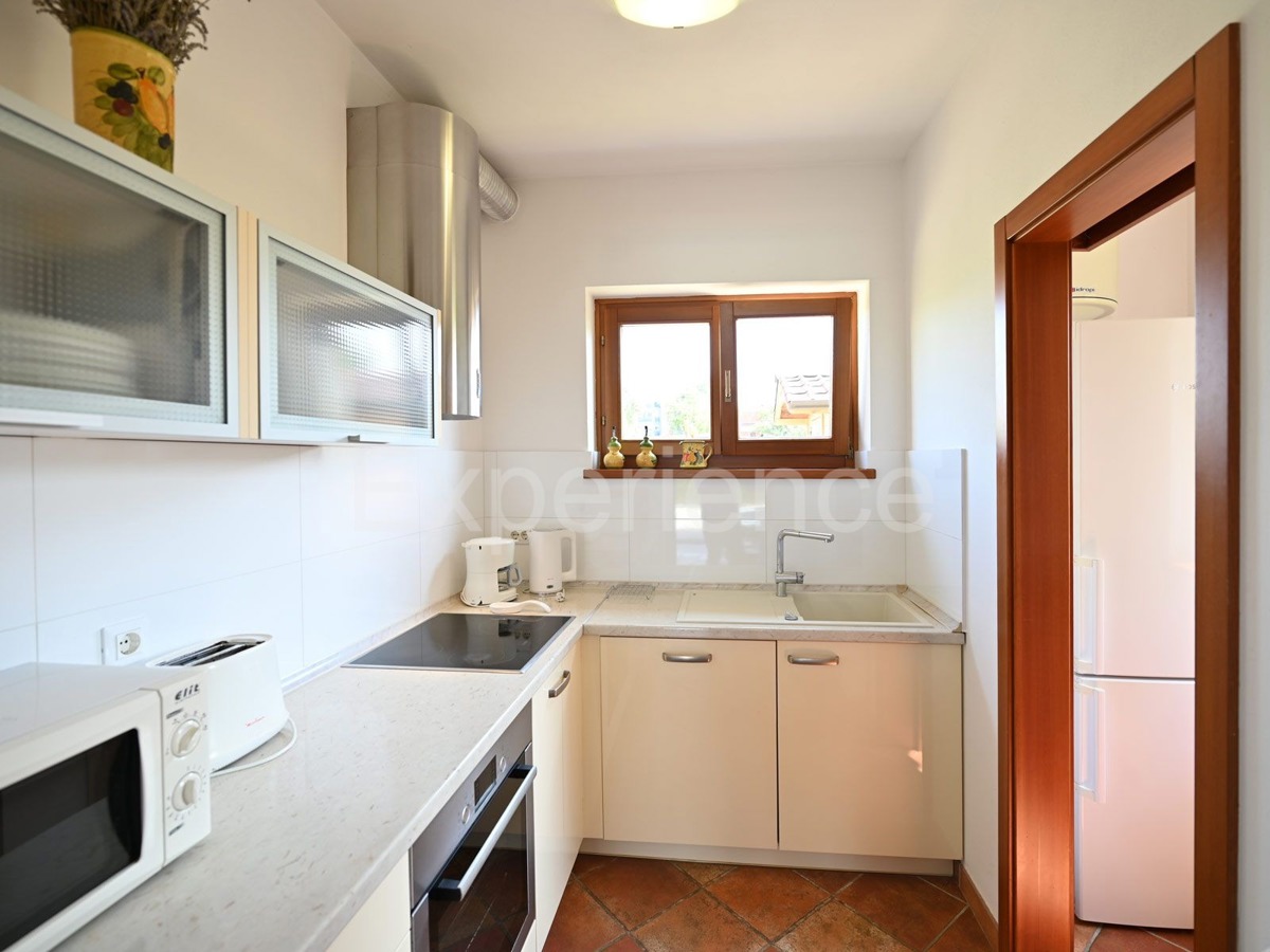 Villa con piscina - un connubio di stile e comfort vicino a Parenzo