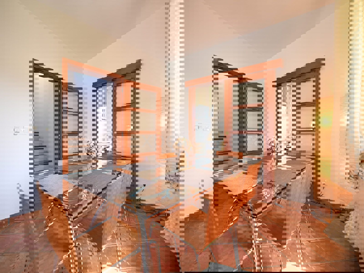 Villa con piscina - un connubio di stile e comfort vicino a Parenzo