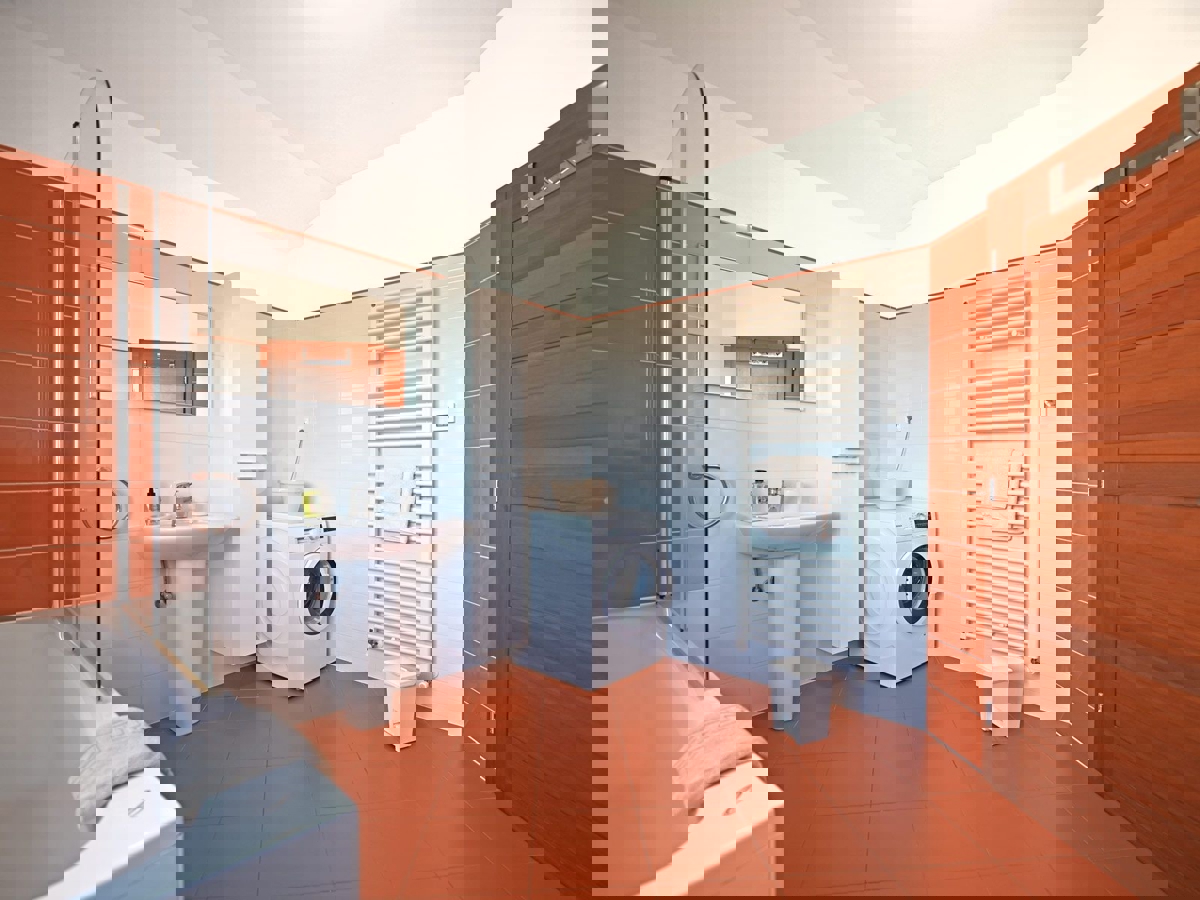 Villa con piscina - un connubio di stile e comfort vicino a Parenzo