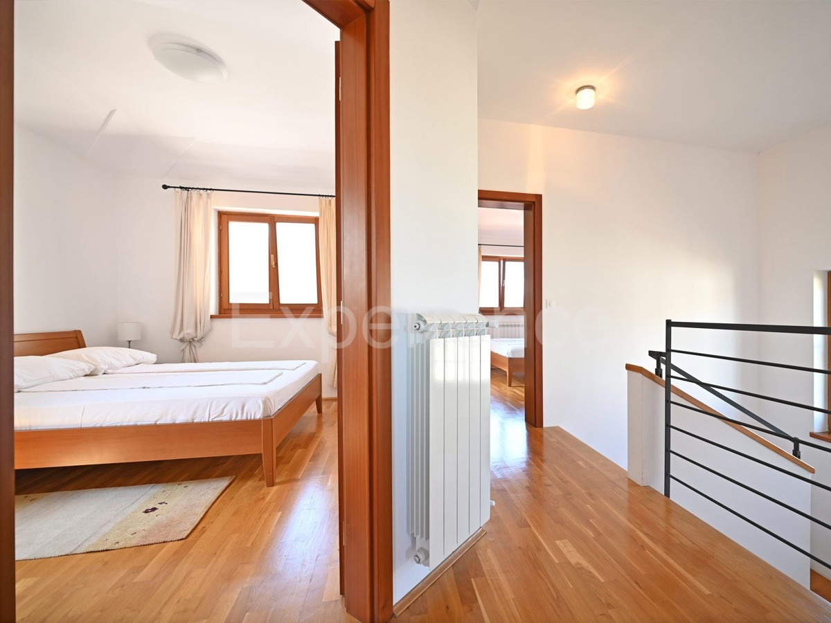 Villa con piscina - un connubio di stile e comfort vicino a Parenzo