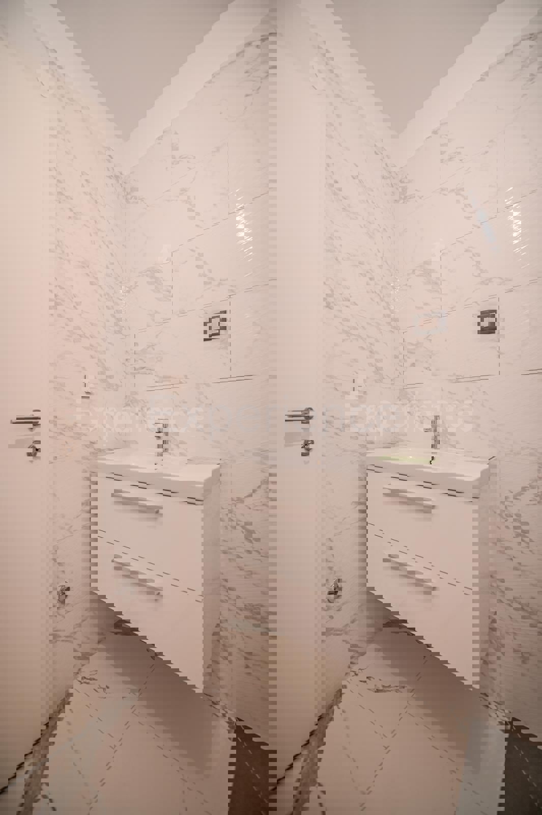 ISTRIA, zona Parenzo – appartamento (58,70 m²) al piano terra con GIARDINO (79 m²)