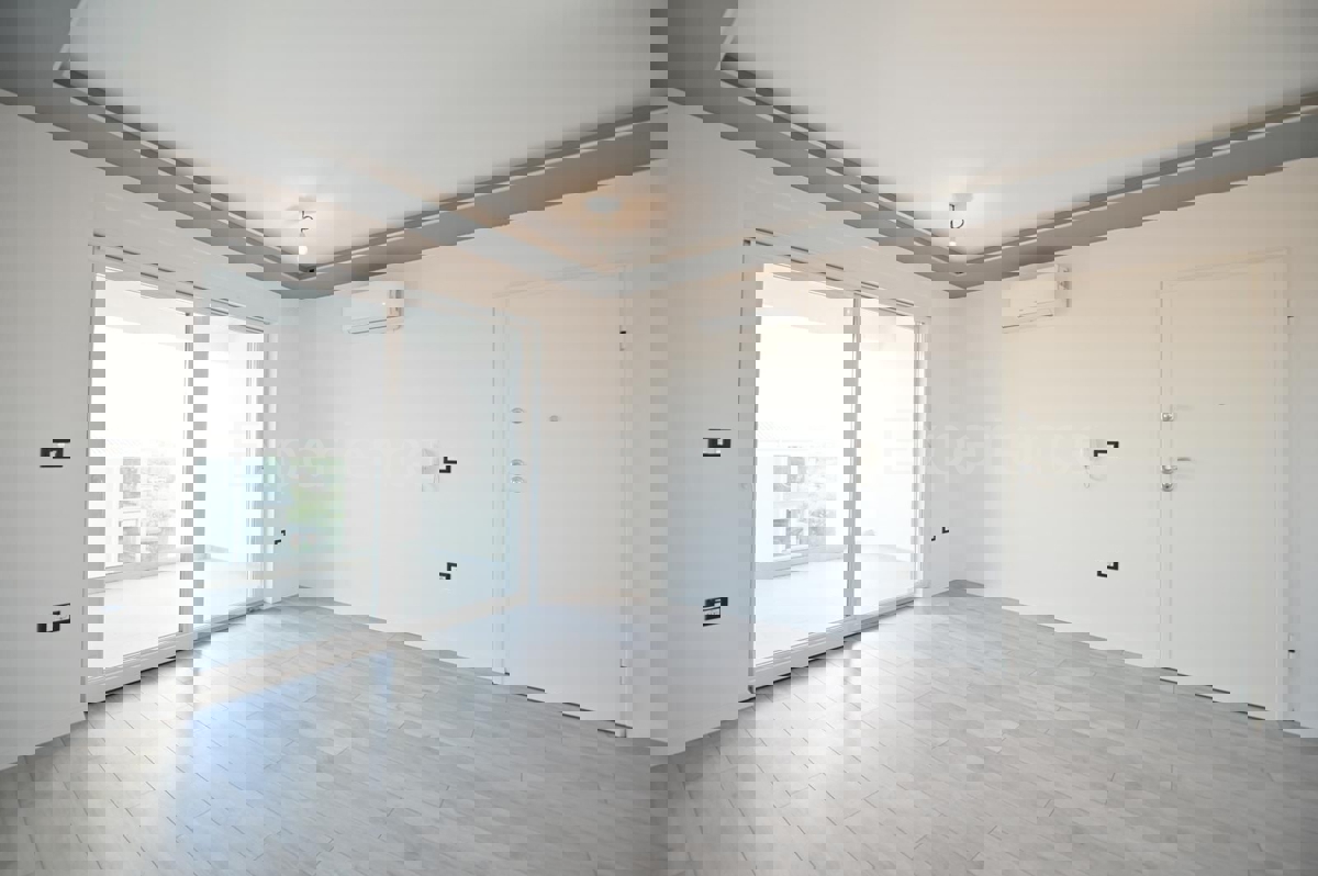 ISTRIA, zona Parenzo – appartamento (58,70 m²) al piano terra con GIARDINO (79 m²)