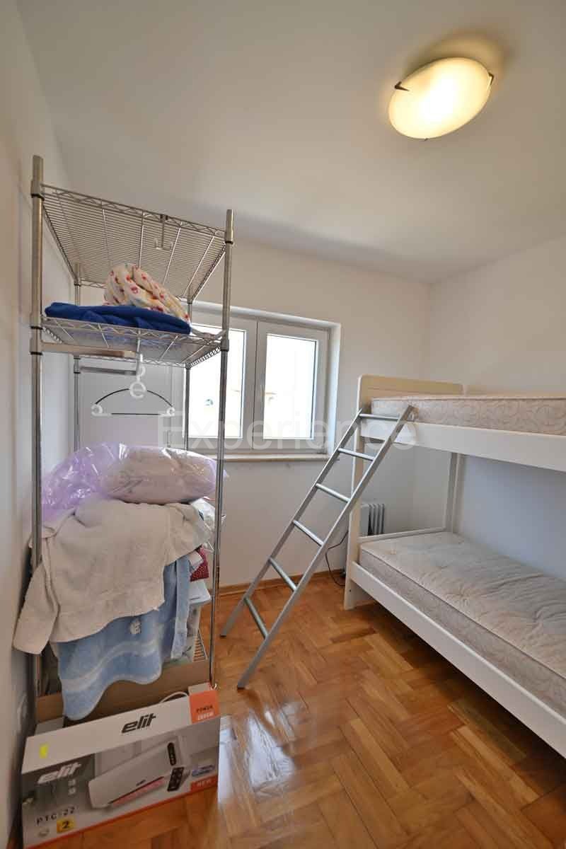 Parenzo - a 1.000 m dalla spiaggia, appartamento con VISTA MARE e garage!