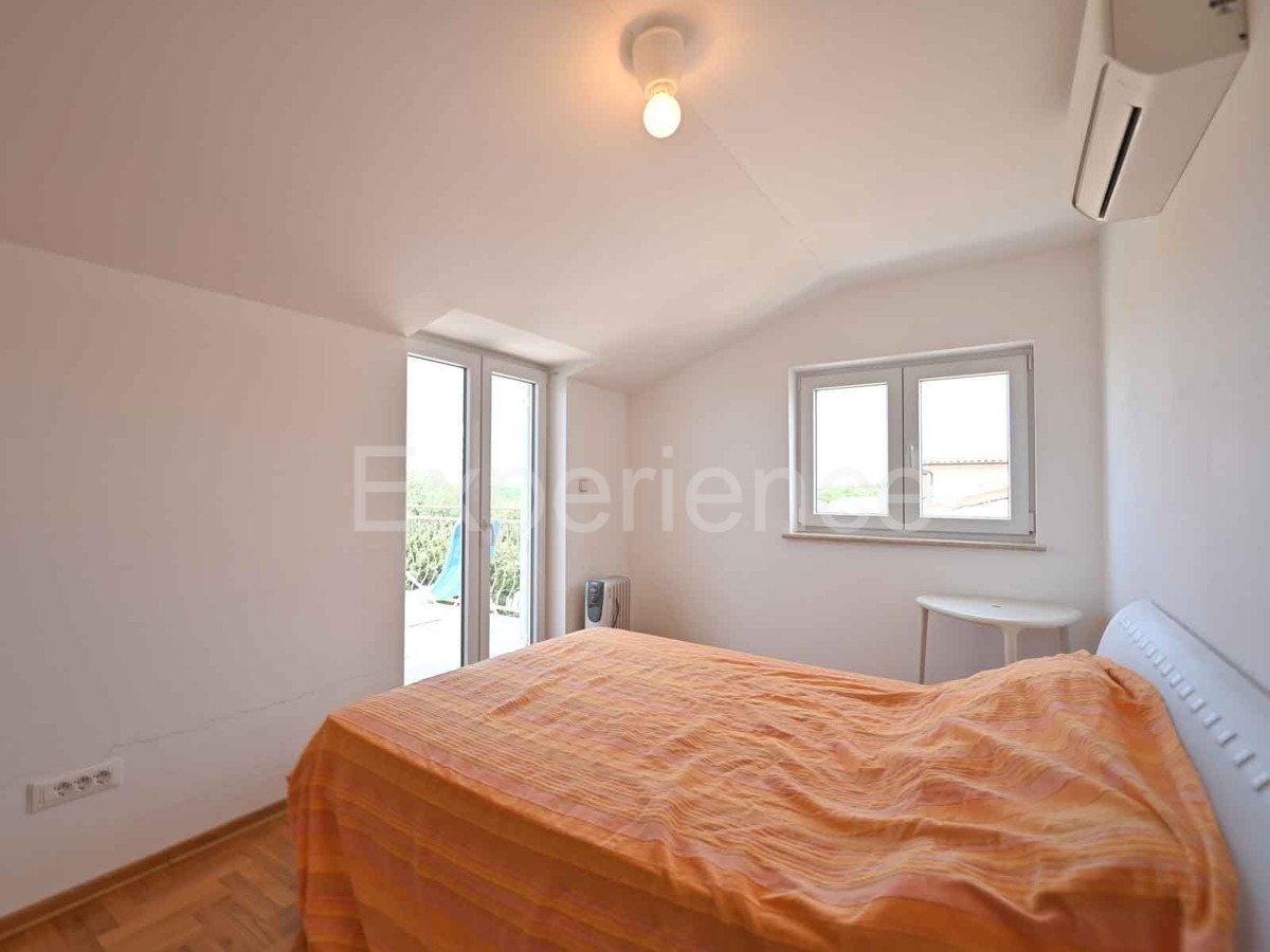 Parenzo - a 1.000 m dalla spiaggia, appartamento con VISTA MARE e garage!