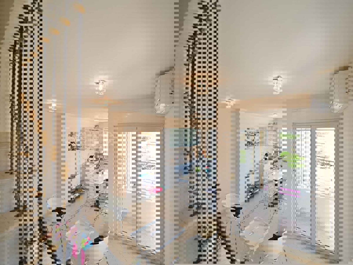 Parenzo - a 1.000 m dalla spiaggia, appartamento con VISTA MARE e garage!