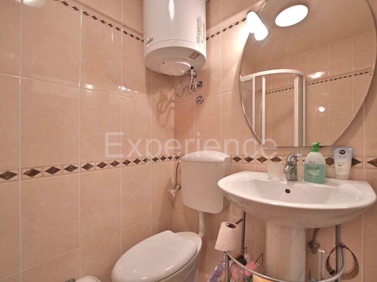 Parenzo - a 1.000 m dalla spiaggia, appartamento con VISTA MARE e garage!