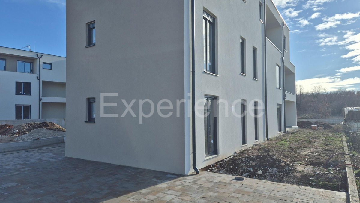 Parenzo - a circa 1 km dal mare - attico con VISTA MARE!