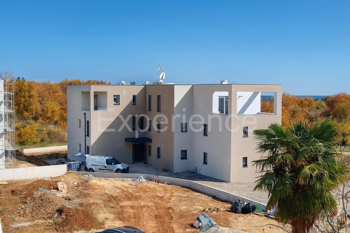 Parenzo - a circa 1 km dal mare - attico con VISTA MARE!