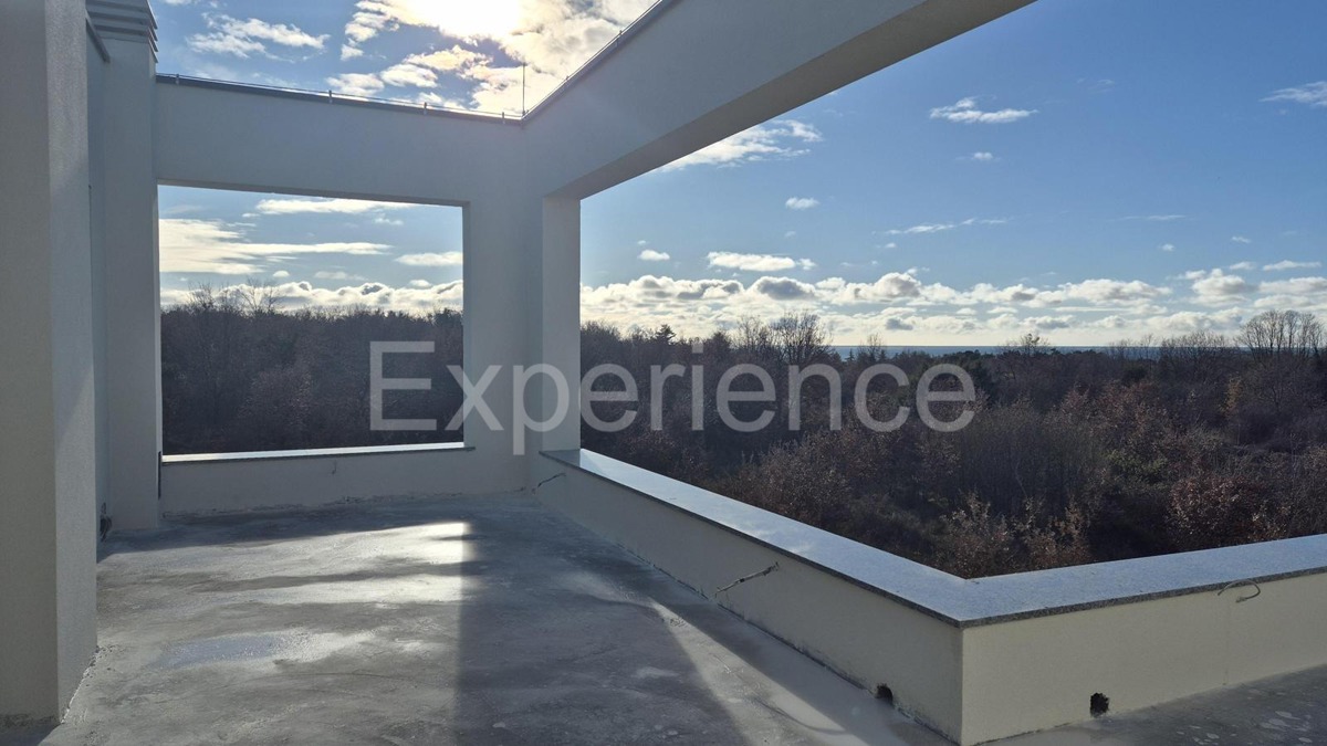 Parenzo - a circa 1 km dal mare - attico con VISTA MARE!