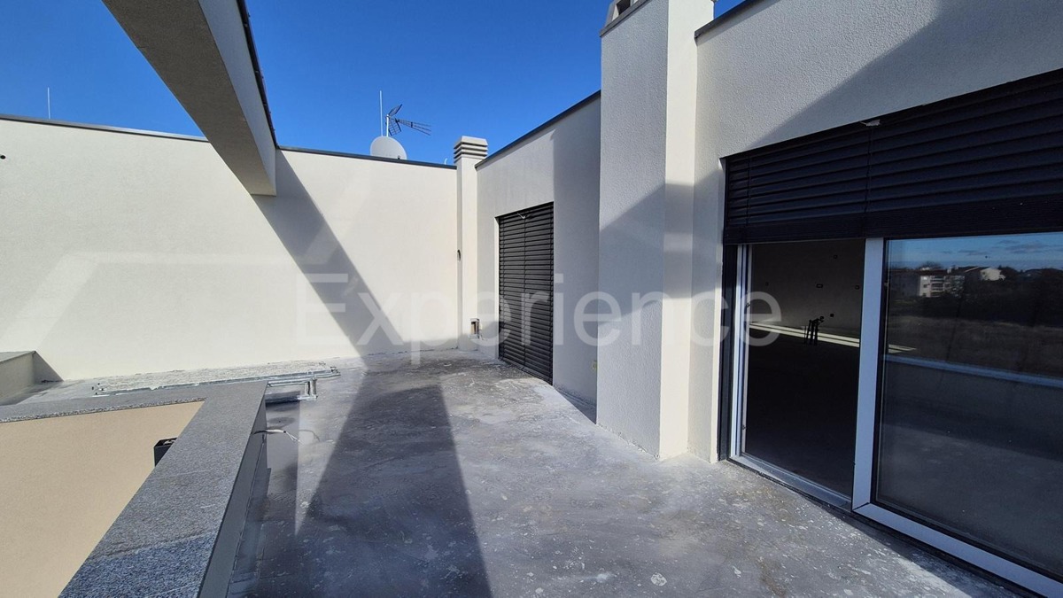 Parenzo - a circa 1 km dal mare - attico con VISTA MARE!