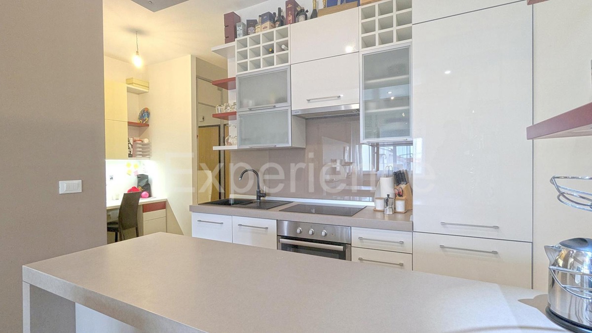 ISTRIA, Parenzo - a circa 700 m dal mare, appartamento arredato, pronto per essere abitato!