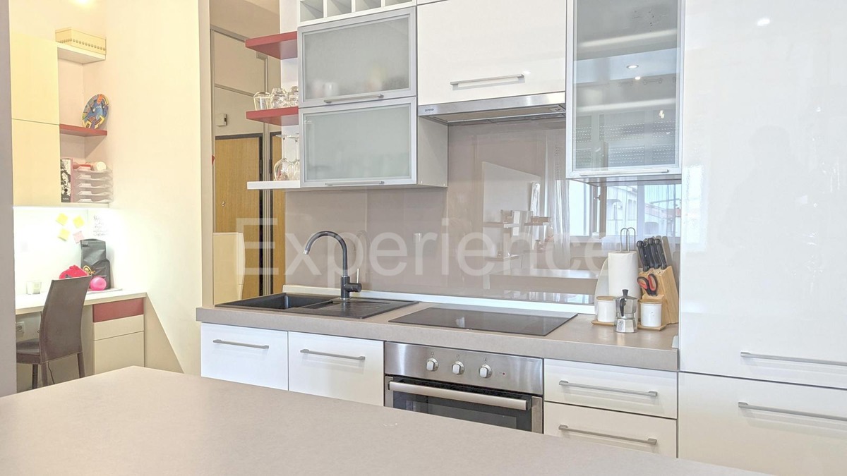 ISTRIA, Parenzo - a circa 700 m dal mare, appartamento arredato, pronto per essere abitato!