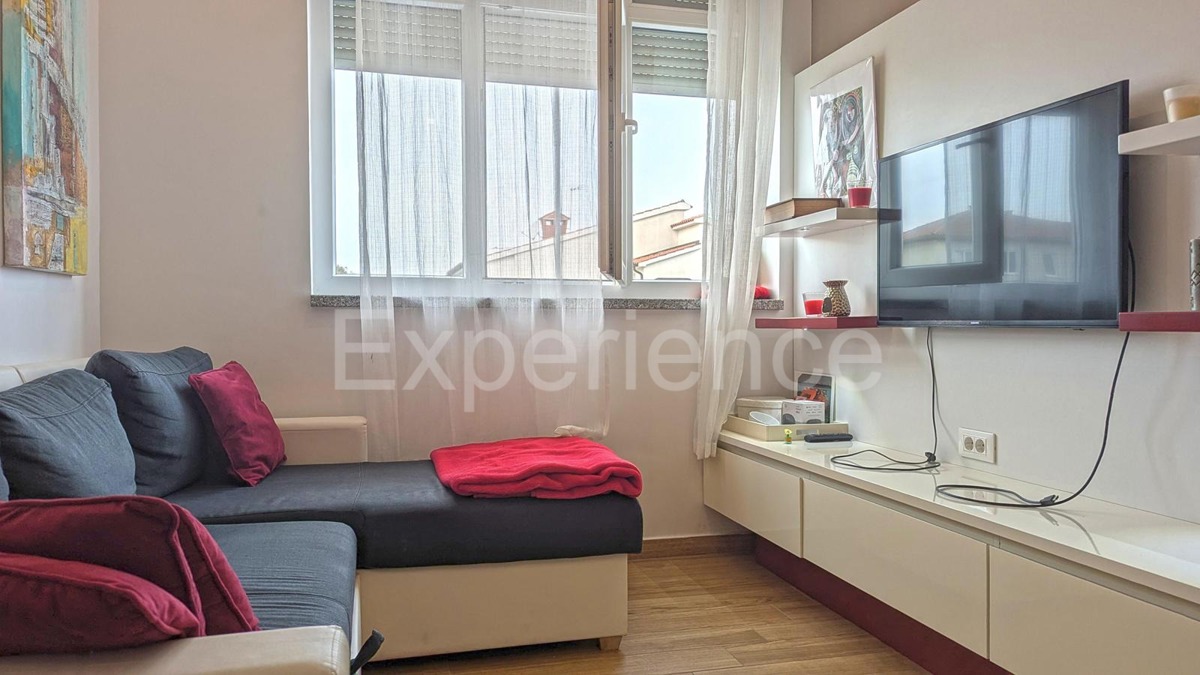 ISTRIA, Parenzo - a circa 700 m dal mare, appartamento arredato, pronto per essere abitato!