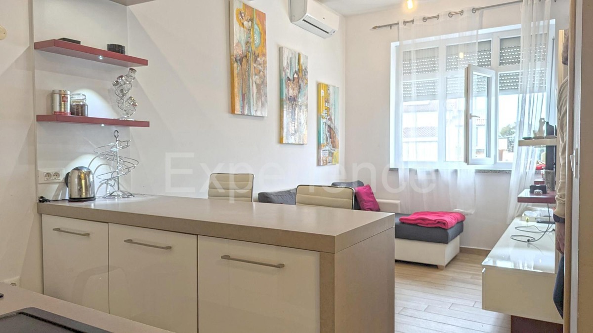 ISTRIA, Parenzo - a circa 700 m dal mare, appartamento arredato, pronto per essere abitato!