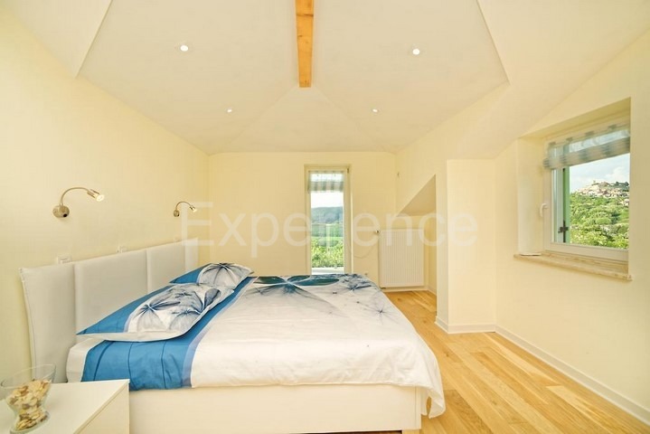 Motovun, villa con piscina e vista, 4 camere, zona tranquilla