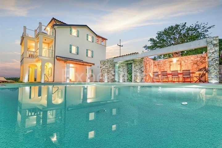 Motovun, villa con piscina e vista, 4 camere, zona tranquilla
