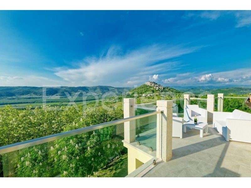 Motovun, villa con piscina e vista, 4 camere, zona tranquilla