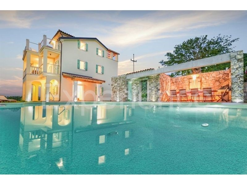 Motovun, villa con piscina e vista, 4 camere, zona tranquilla