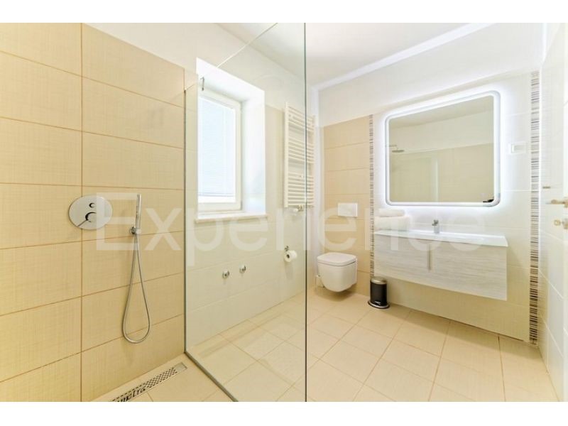 Motovun, villa con piscina e vista, 4 camere, zona tranquilla