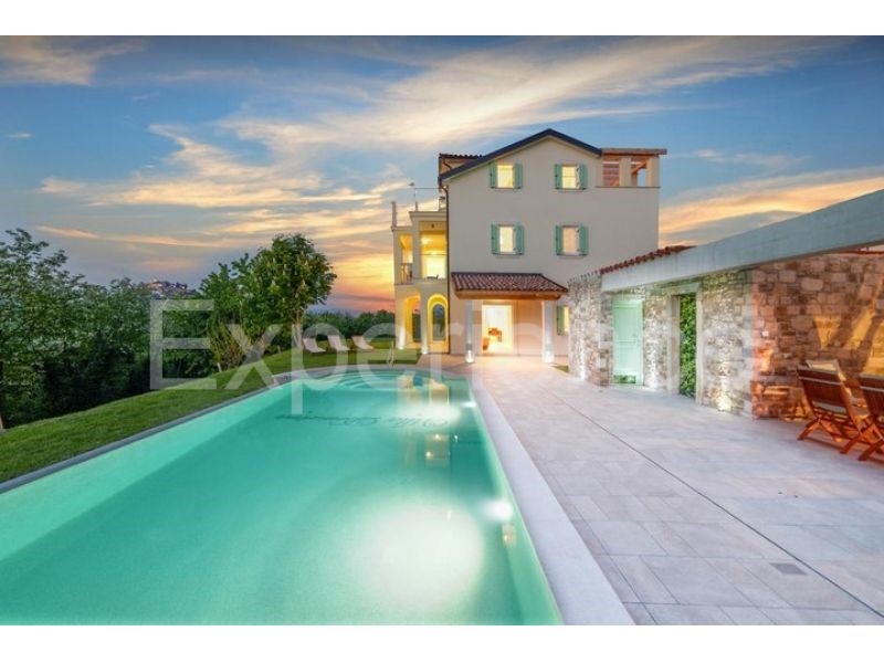 Motovun, villa con piscina e vista, 4 camere, zona tranquilla