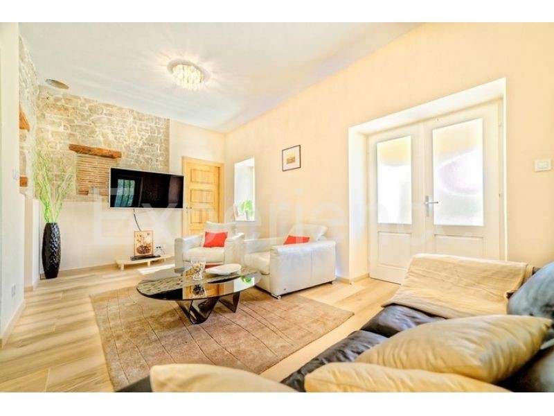 Motovun, villa con piscina e vista, 4 camere, zona tranquilla