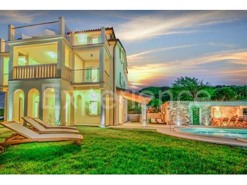 Motovun, villa con piscina e vista, 4 camere, zona tranquilla
