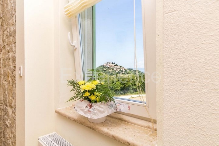 Motovun, villa con piscina e vista, 4 camere, zona tranquilla