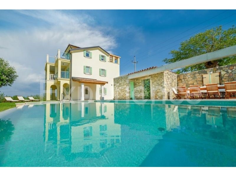 Motovun, villa con piscina e vista, 4 camere, zona tranquilla
