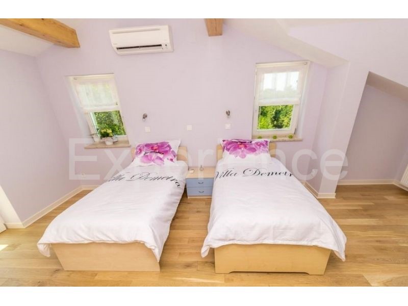 Motovun, villa con piscina e vista, 4 camere, zona tranquilla