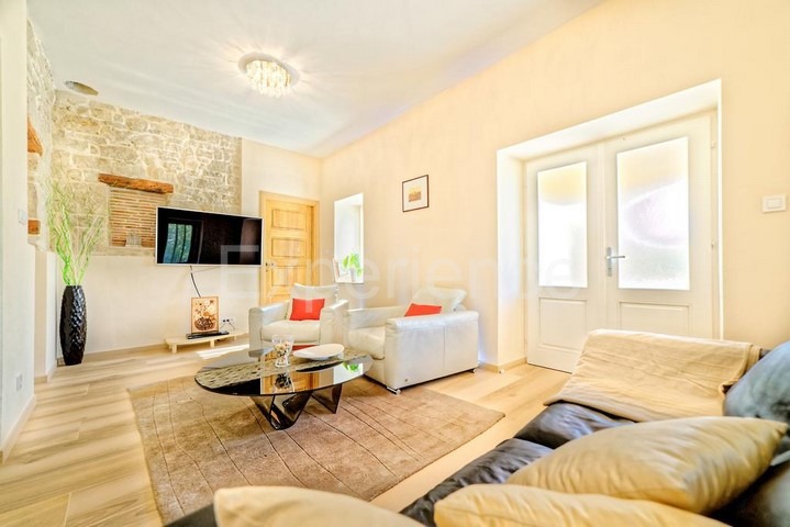 Motovun, villa con piscina e vista, 4 camere, zona tranquilla