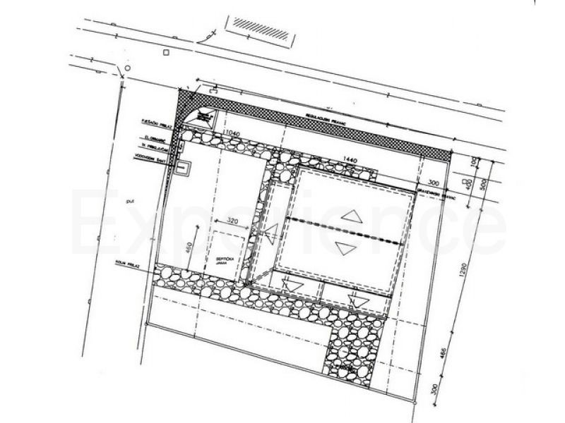 Parenzo, terreno edificabile 703 m² con progetto e fondamenta