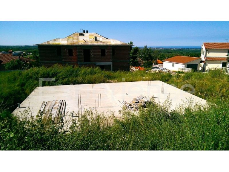 Parenzo, terreno edificabile 703 m² con progetto e fondamenta