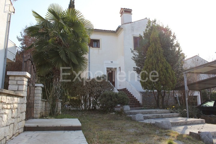 Parenzo, casa indipendente, 600 m dal mare, vista mare, giardino 400 m²