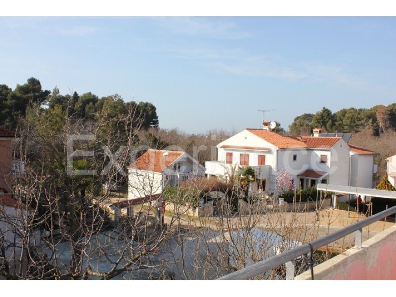 Parenzo, casa indipendente, 600 m dal mare, vista mare, giardino 400 m²