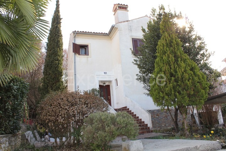 Parenzo, casa indipendente, 600 m dal mare, vista mare, giardino 400 m²