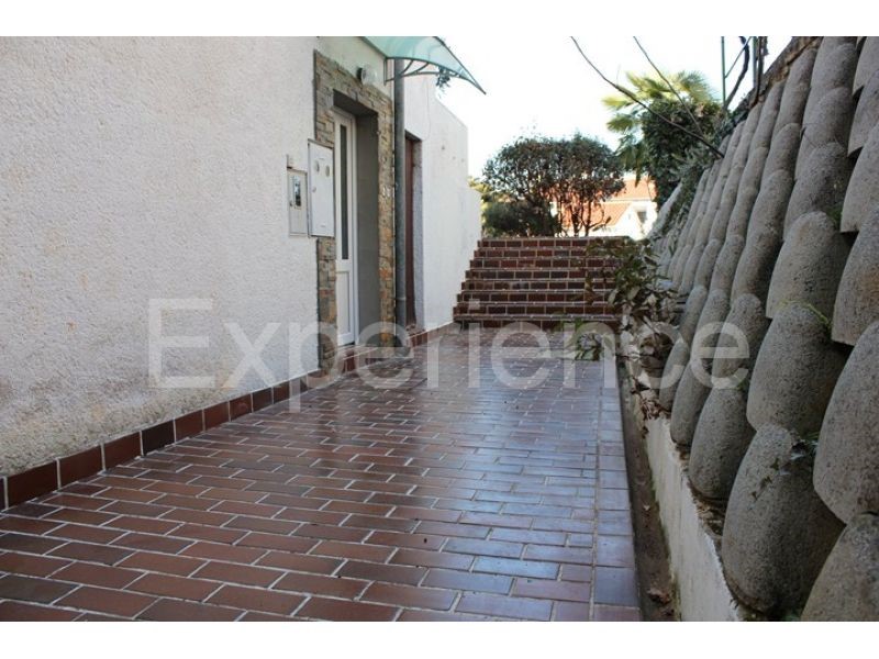 Parenzo, casa indipendente, 600 m dal mare, vista mare, giardino 400 m²