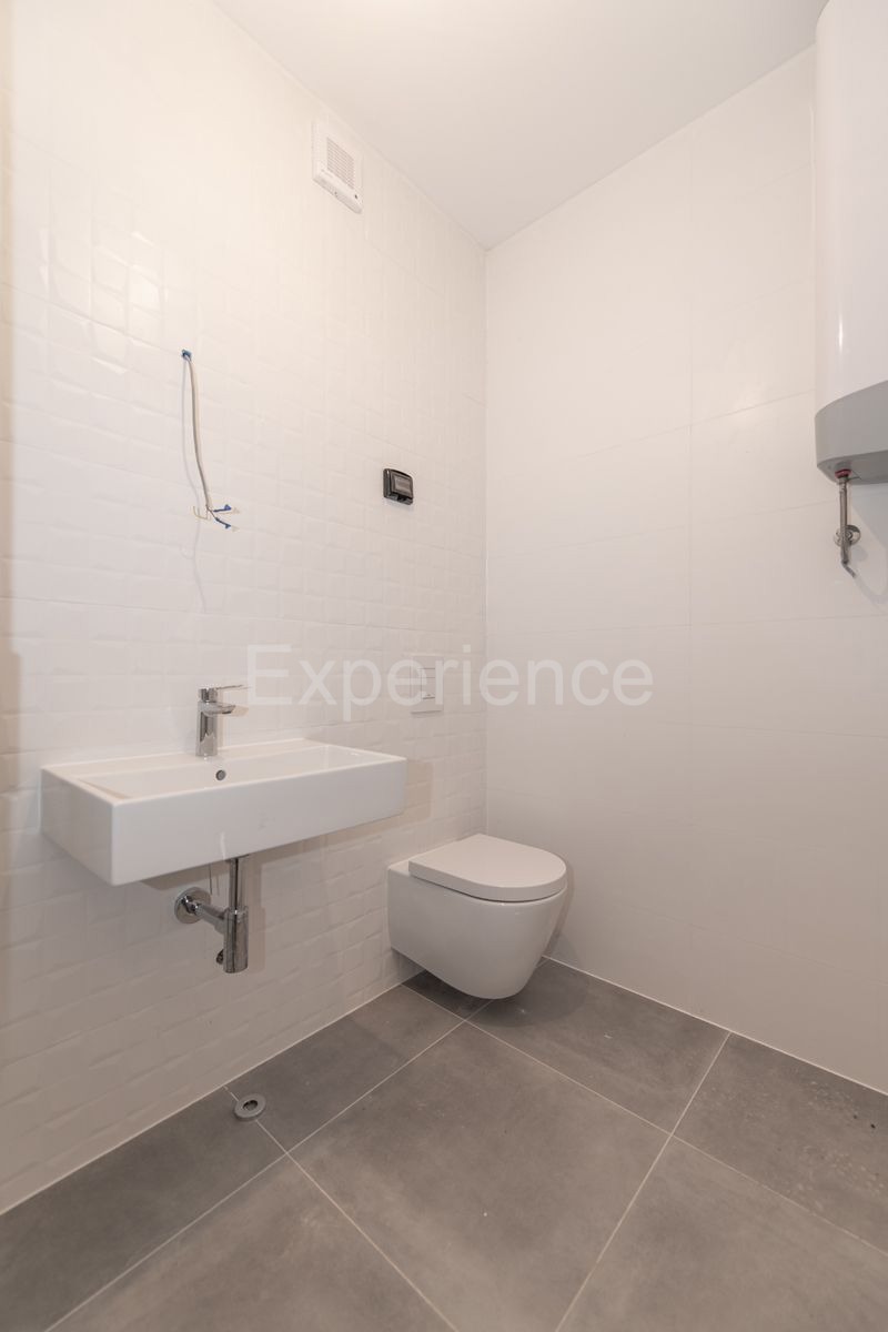 ISTRIA, Umago - appartamento con spazioso balcone (11,07 m2), 1. piano, ascensore