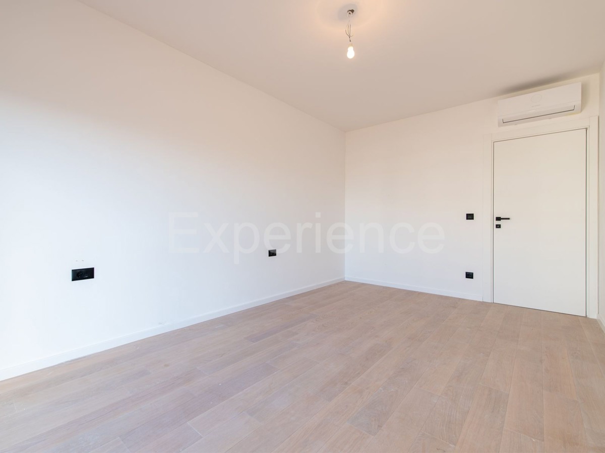 ISTRIA, Umago - appartamento con spazioso balcone (11,07 m2), 1. piano, ascensore