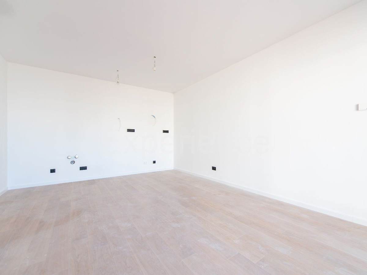 ISTRIA, Umago - appartamento con spazioso balcone (11,07 m2), 1. piano, ascensore