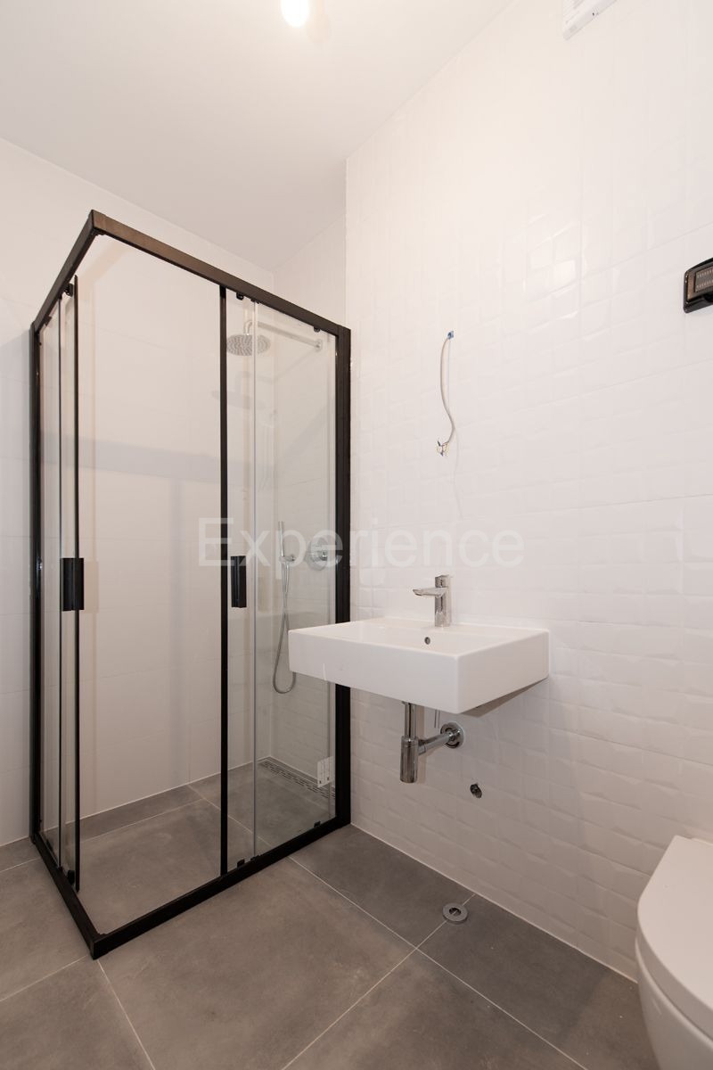 ISTRIA, Umago - appartamento con spazioso balcone (11,07 m2), 1. piano, ascensore