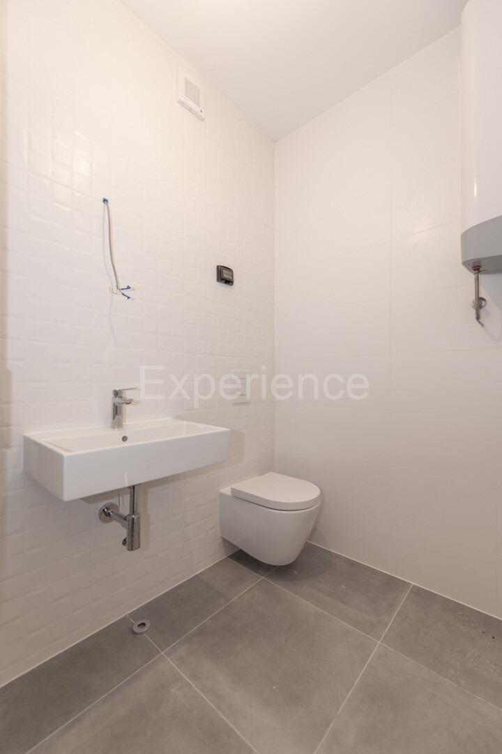 ISTRIA, Umago - appartamento con spazioso balcone (11,07 m2), 1. piano, ascensore