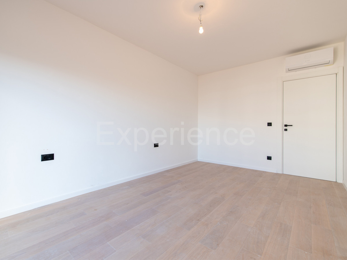 ISTRIA, Umago - appartamento con spazioso balcone (11,07 m2), 1. piano, ascensore