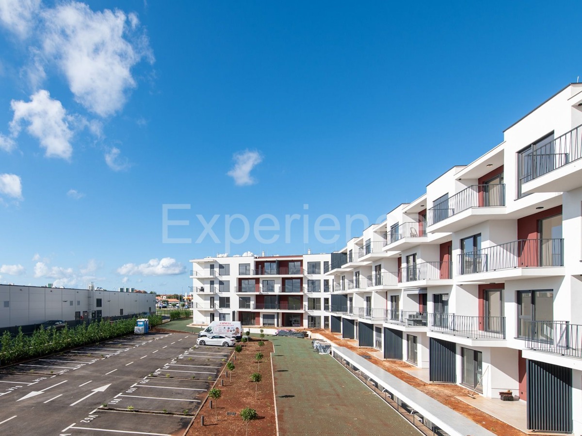 ISTRIA, Umago - appartamento con spazioso balcone (11,07 m2), 1. piano, ascensore