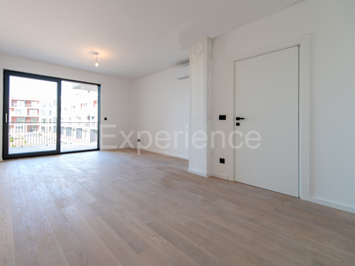 ISTRIA, Umago - appartamento con spazioso balcone (11,07 m2), 1. piano, ascensore