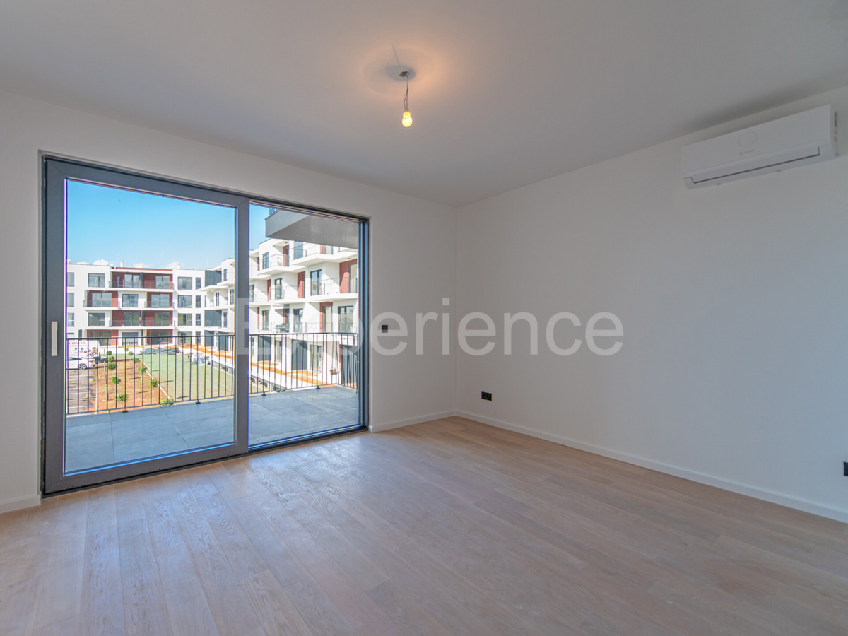 ISTRIA, Umago - appartamento con spazioso balcone (11,07 m2), 1. piano, ascensore