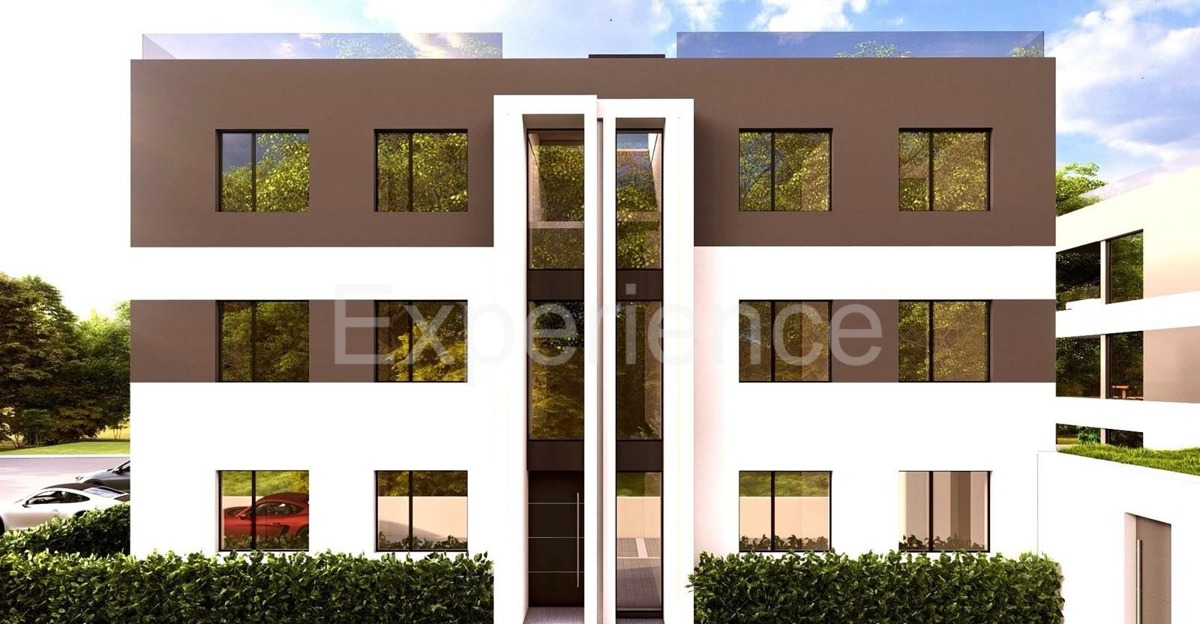 Parenzo - a circa 2.5 km dal mare, attico con 4 camere da letto!