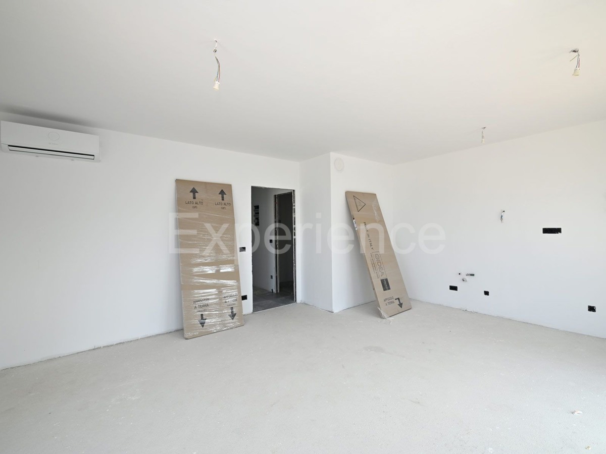 ISTRIA, Umago - appartamento in un nuovo edificio con garage, 1. piano, ASCENSORE!