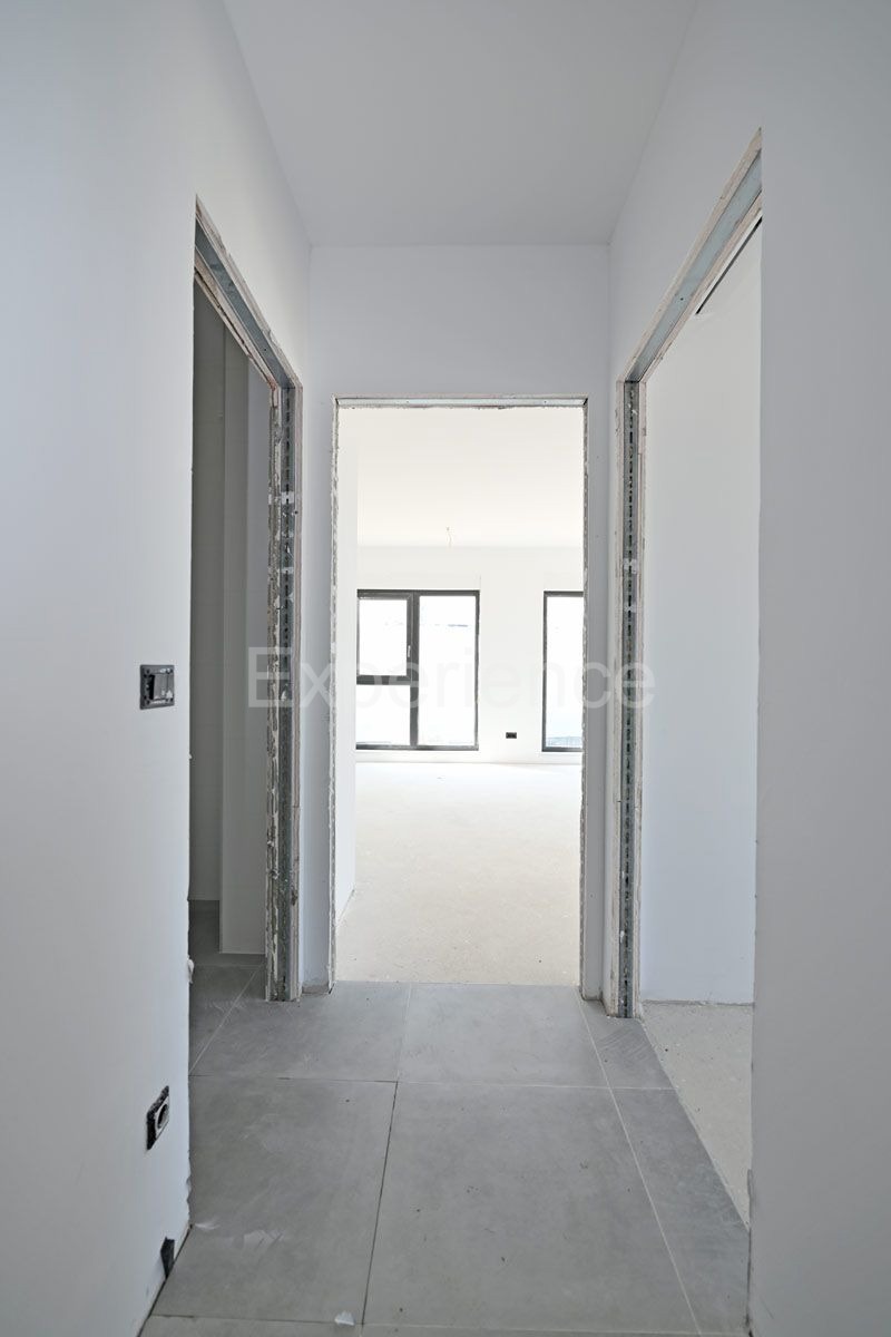 ISTRIA, Umago - appartamento in un nuovo edificio con garage, 1. piano, ASCENSORE!