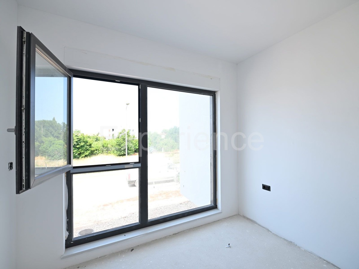 ISTRIA, Umago - appartamento in un nuovo edificio con garage, 1. piano, ASCENSORE!